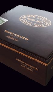 Romeo y Julieta Churchills Añejado AT th-13400098346-1336x1055